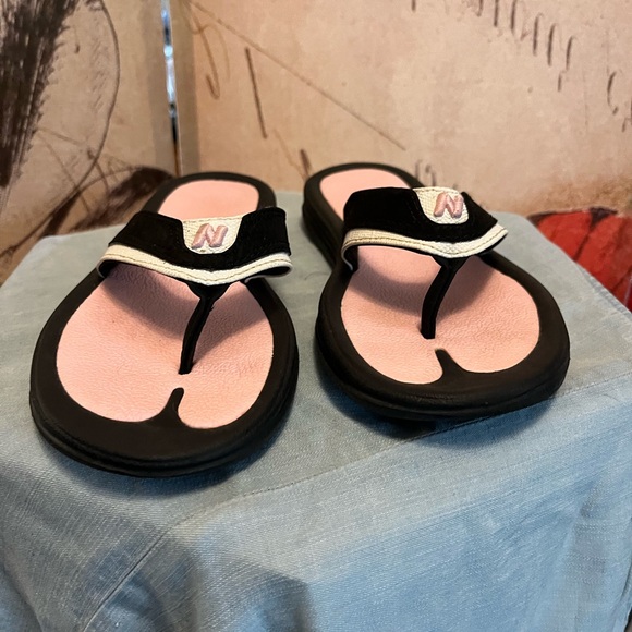 Nike women’s flip-flops sandals - Picture 3 of 8
